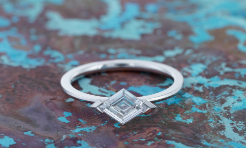 Solitär in Weissgold mit Lozenge Diamant